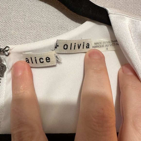 NWT Alice and Olivia Myrtle Plunging Wide Leg Jumpsuit - size 4 - Picture 6 of 6